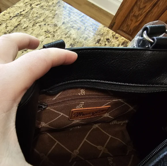 Wrangler Black and Red Women's Bag - Picture 3 of 5